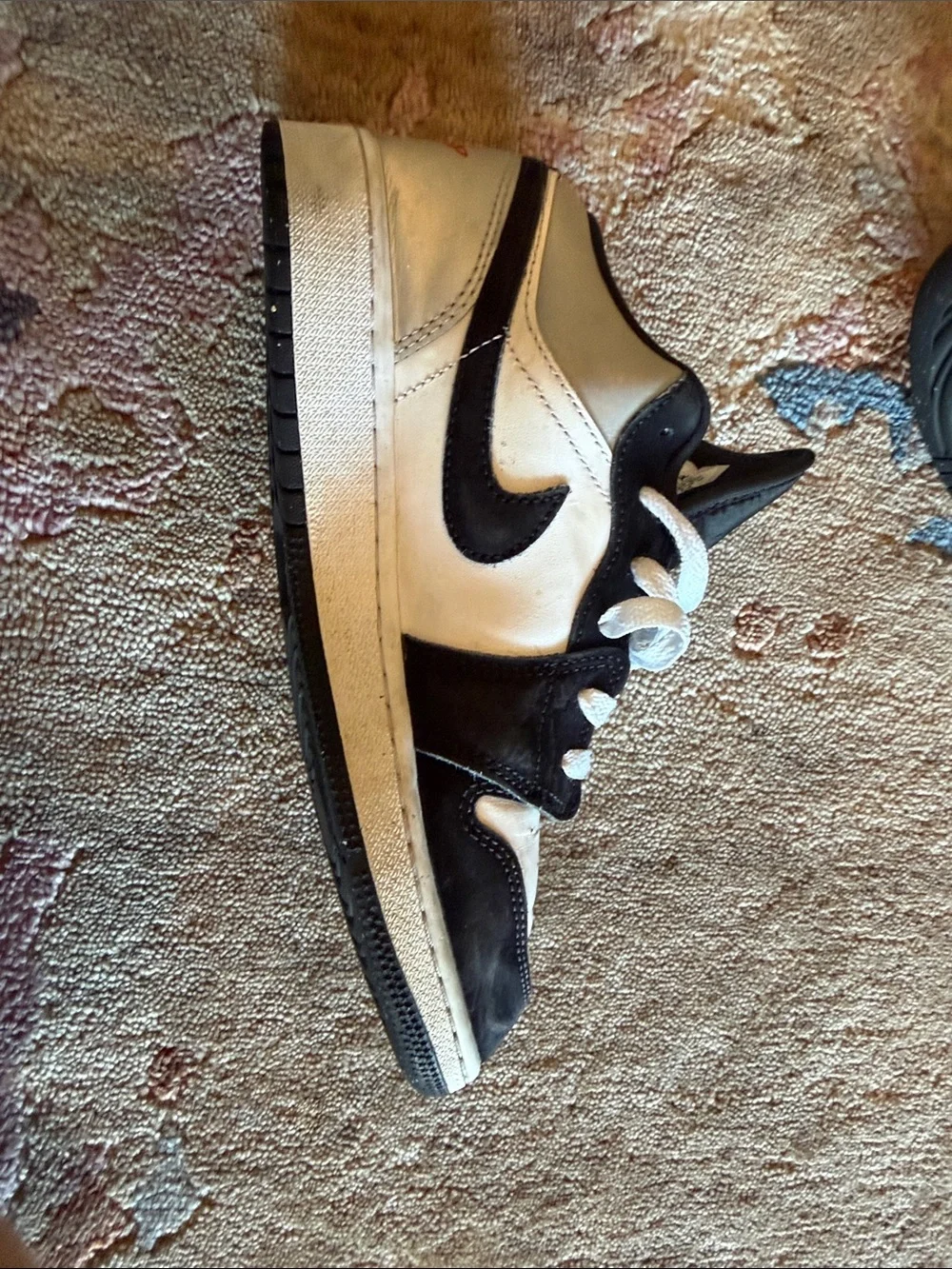 Nike Kids Black, White & Red Low-Top Sneakers